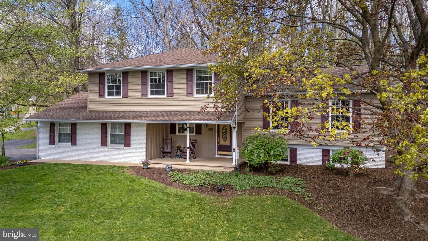 679 Devonshire Drive photo 2