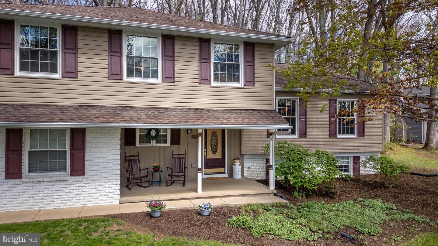 679 Devonshire Drive photo 3