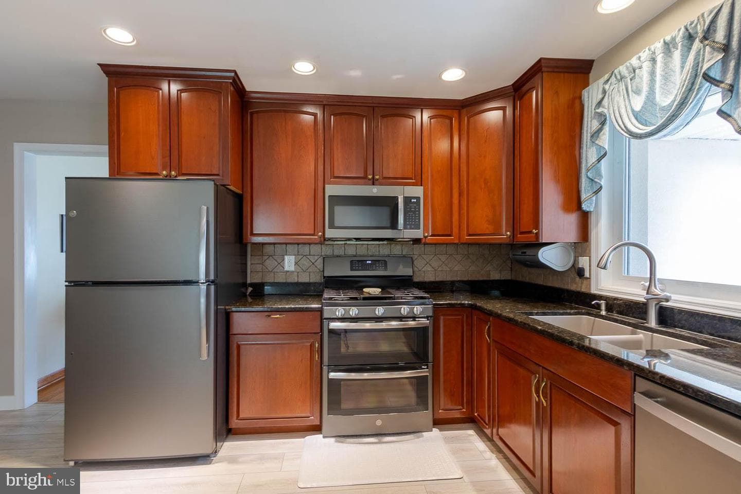 222 Fry Drive photo 17