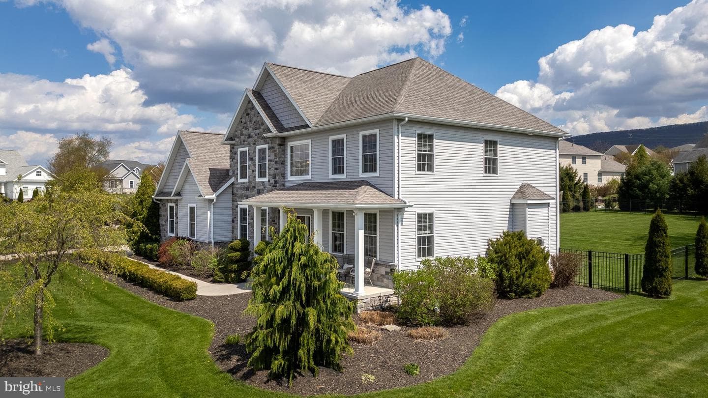 120 Meadowsweet Drive photo 4