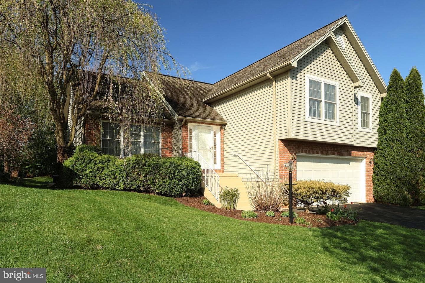 782 Tanager Drive photo 2