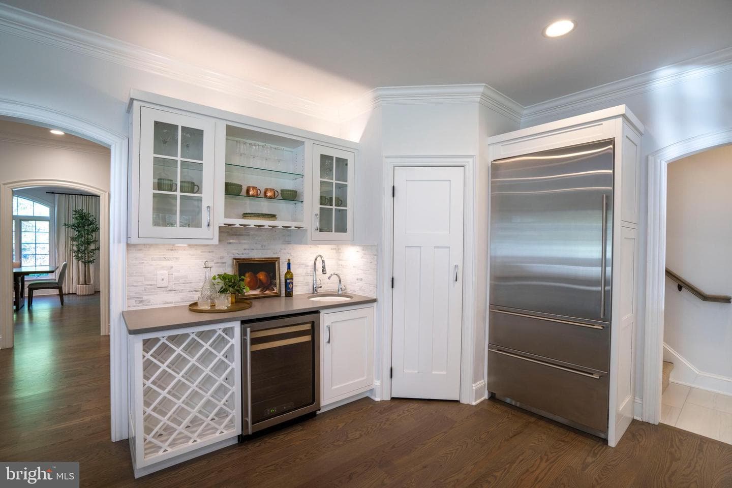 157 Manhasset Court photo 14