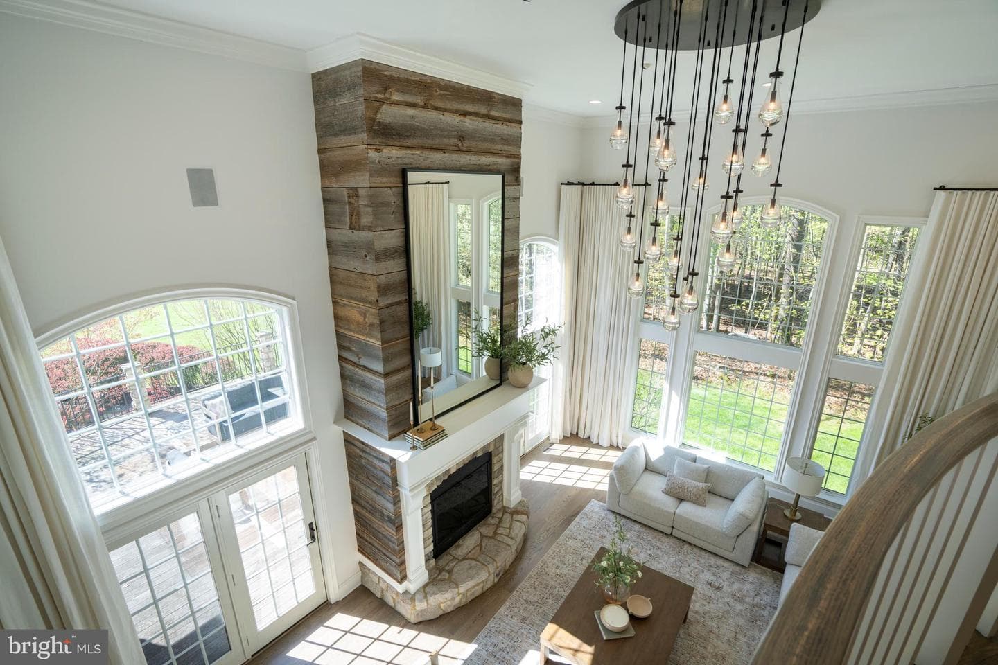 157 Manhasset Court photo 15