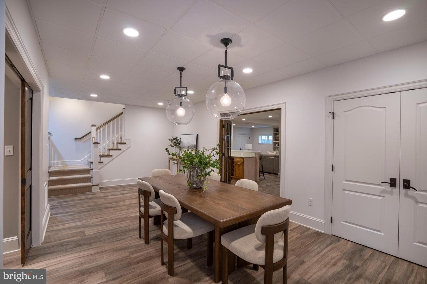 157 Manhasset Court photo 18