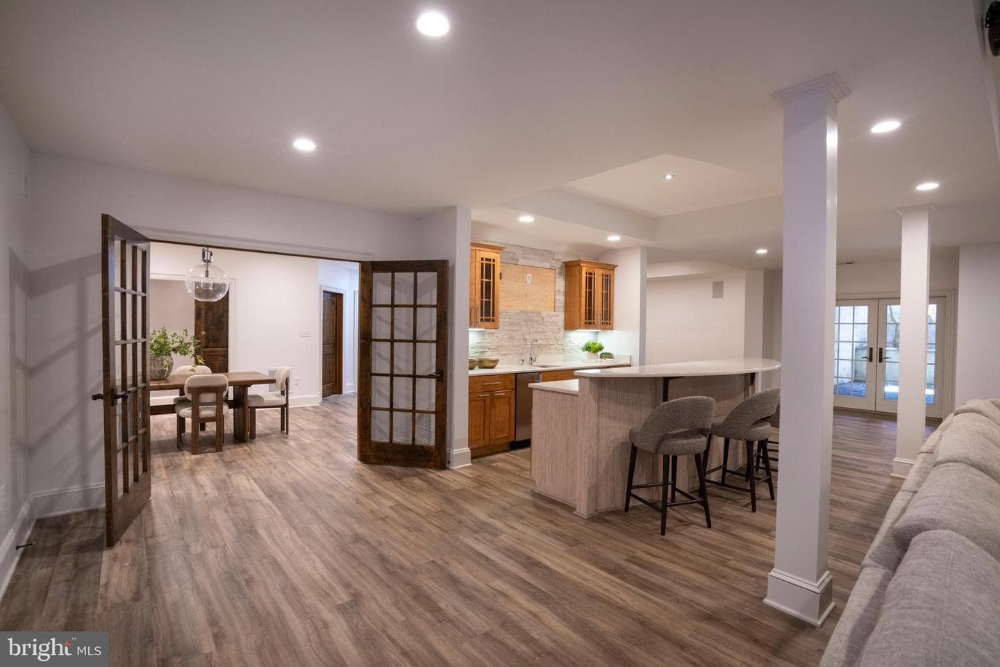 157 Manhasset Court photo 19