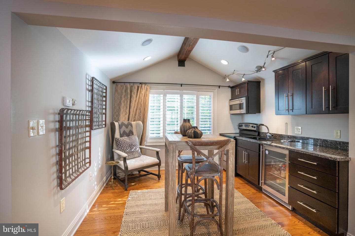 157 Manhasset Court photo 23