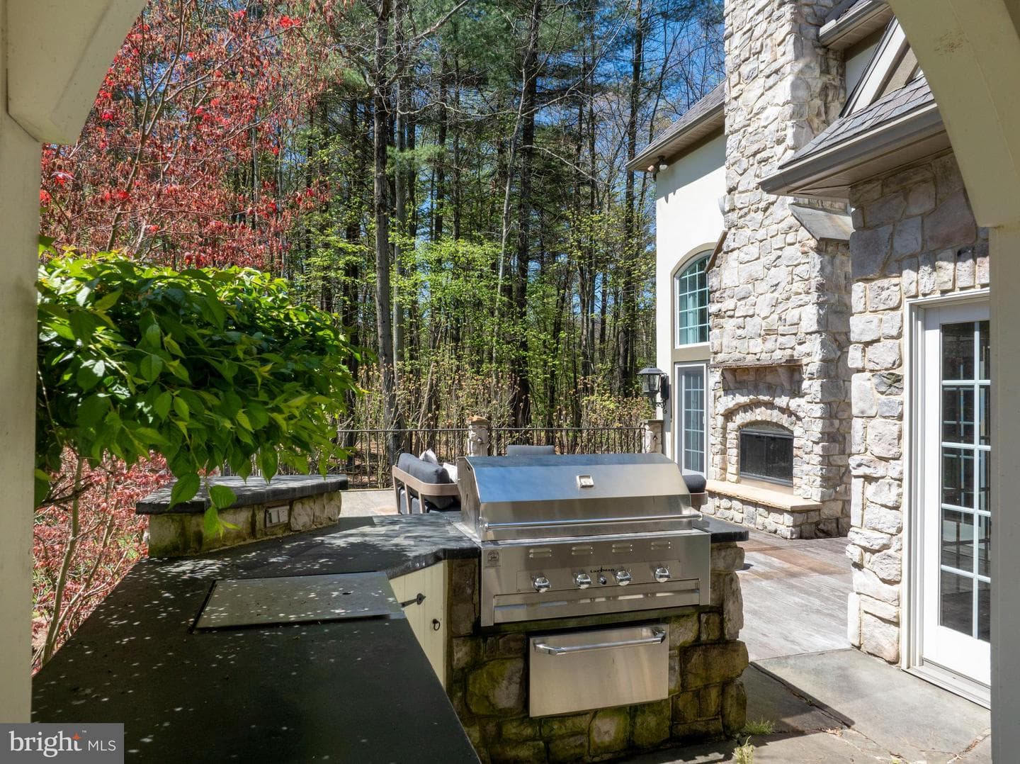 157 Manhasset Court photo 27