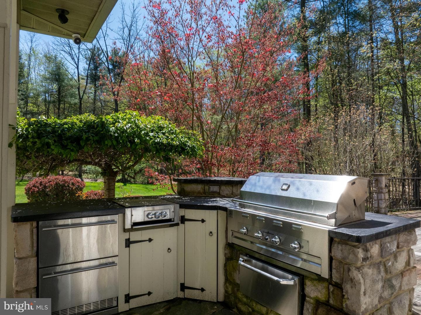 157 Manhasset Court photo 28