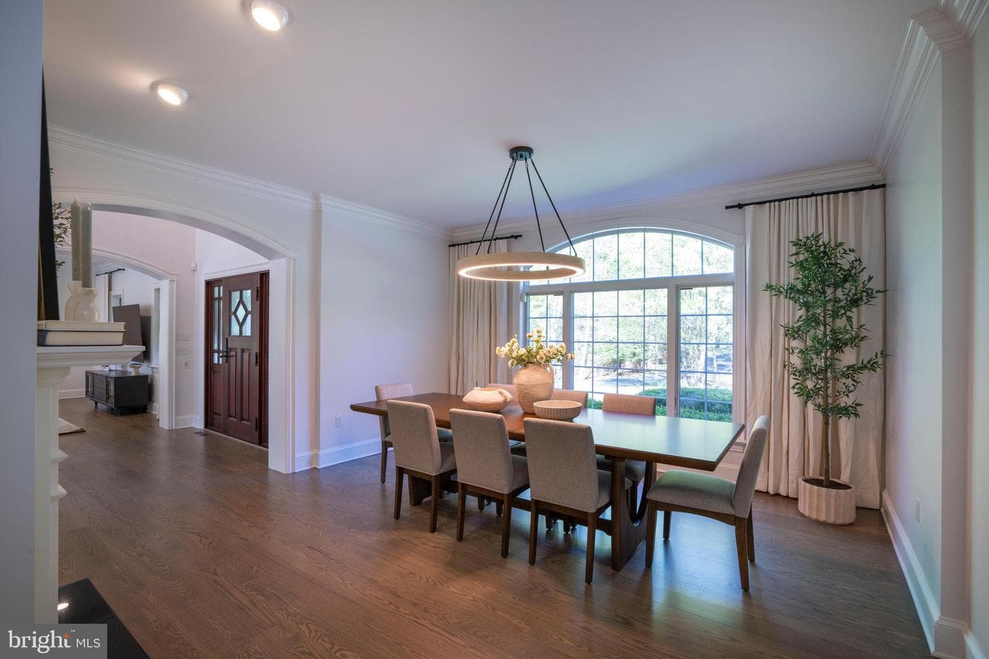 157 Manhasset Court photo 9