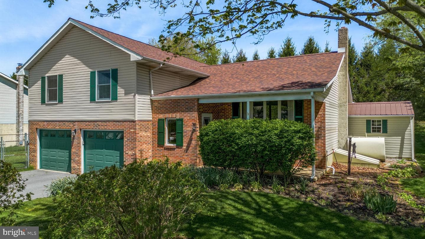 409 Goldfinch Drive photo 7