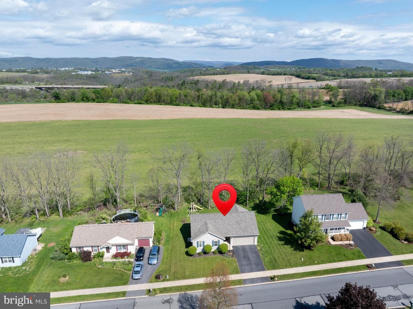 144 Steeplechase Drive photo 2