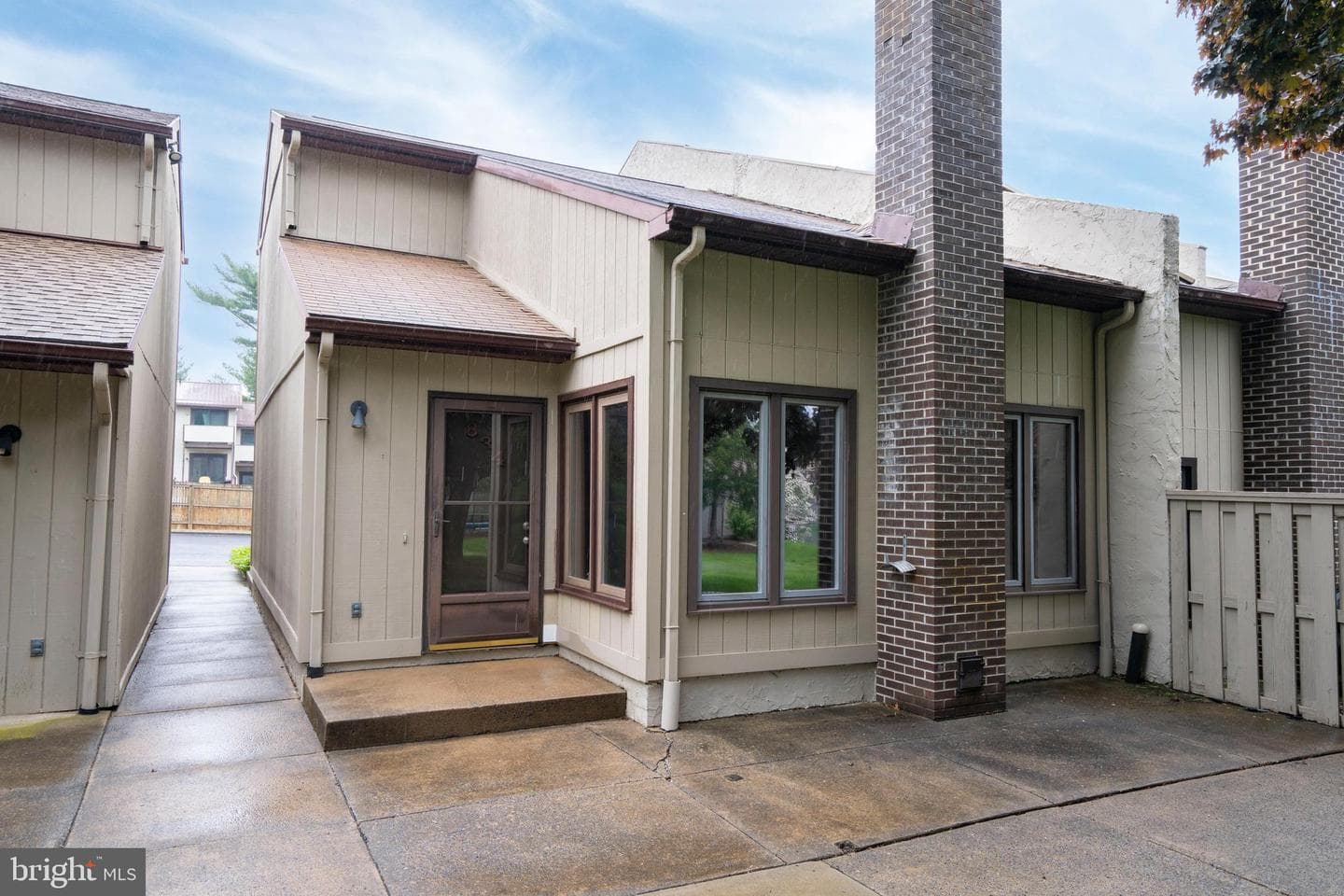 834 W Aaron Drive