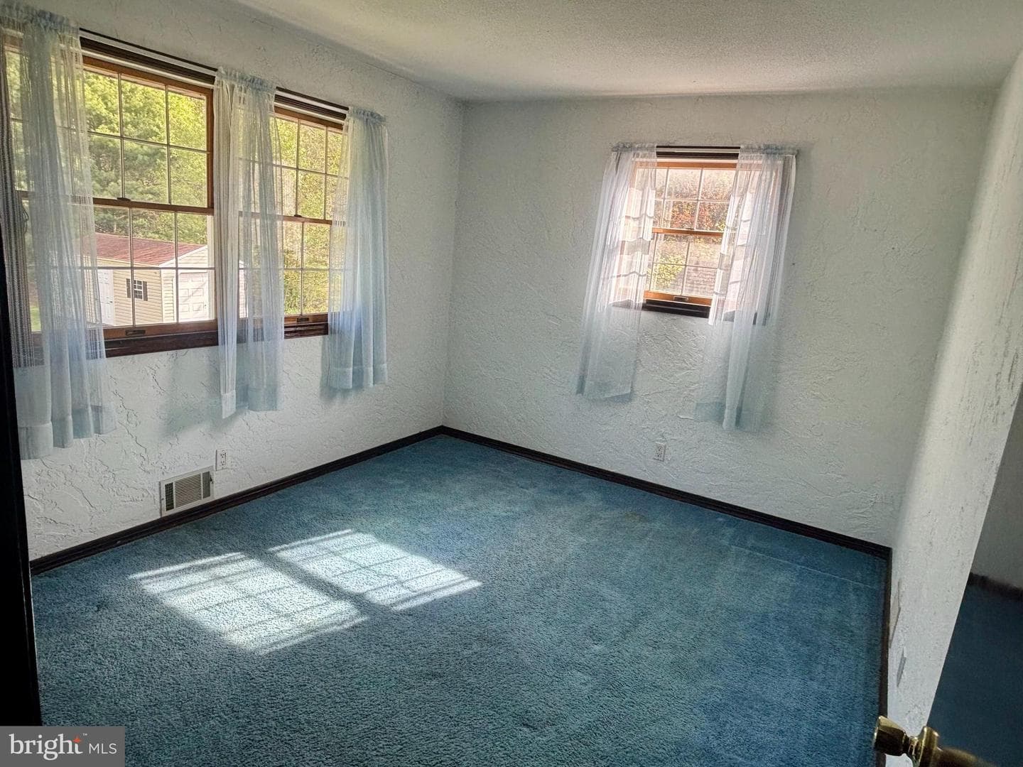 675 Elm Road photo 20