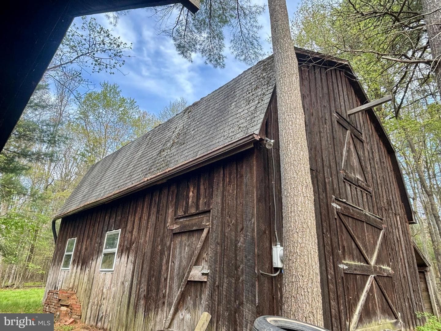675 Elm Road photo 40