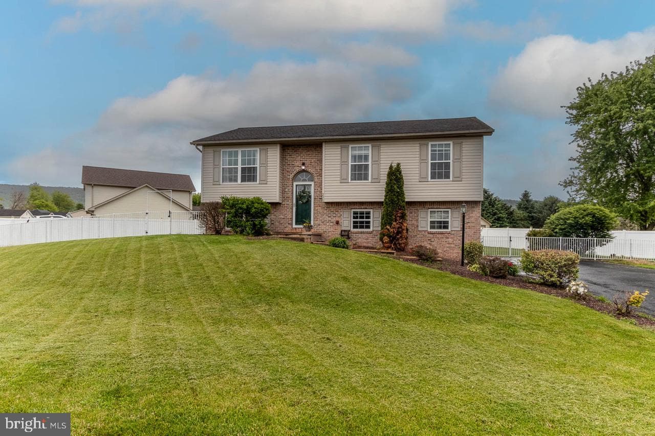 226 Meadow Lane photo 2