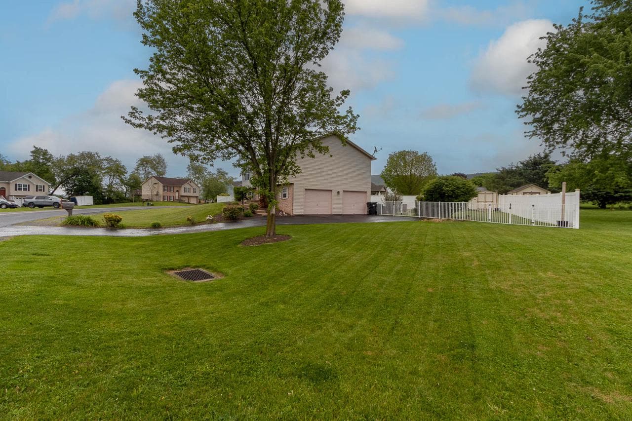 226 Meadow Lane photo 3