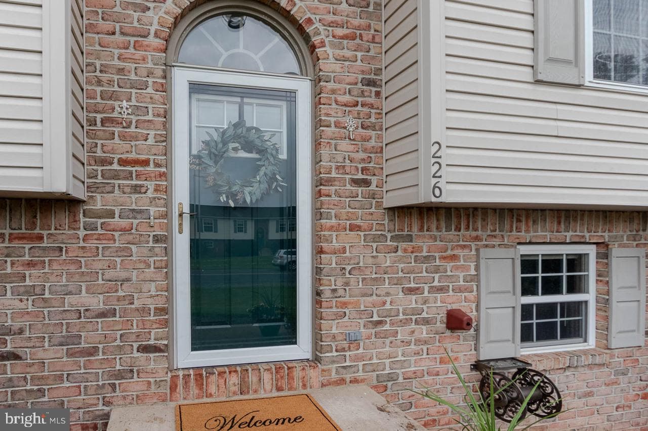 226 Meadow Lane photo 4