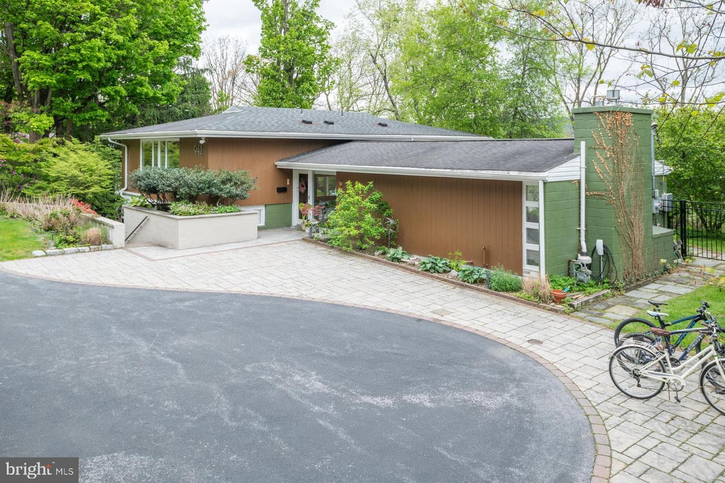 942 Robin Road photo 5