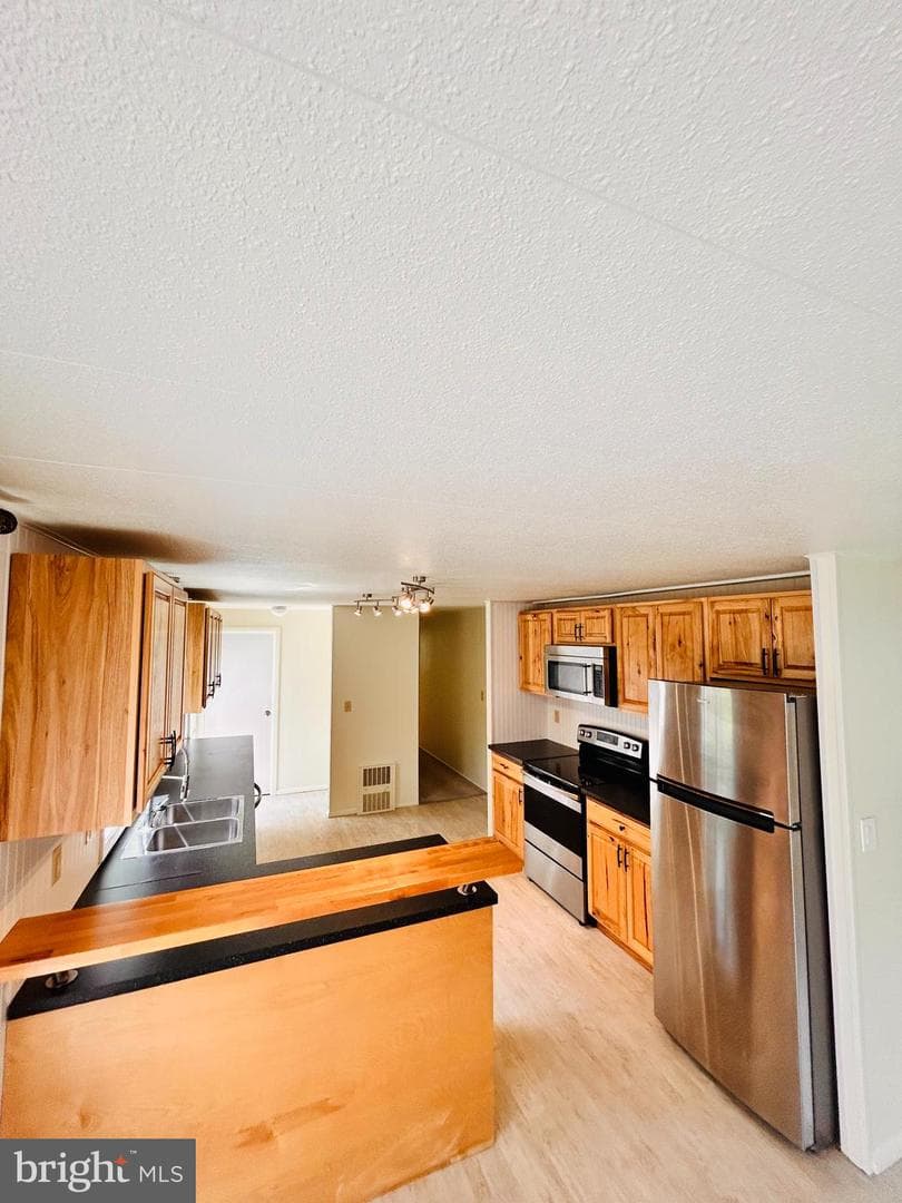 301 E Race Street photo 24