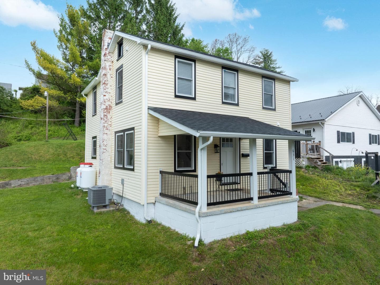 631 Fairview Street photo 2