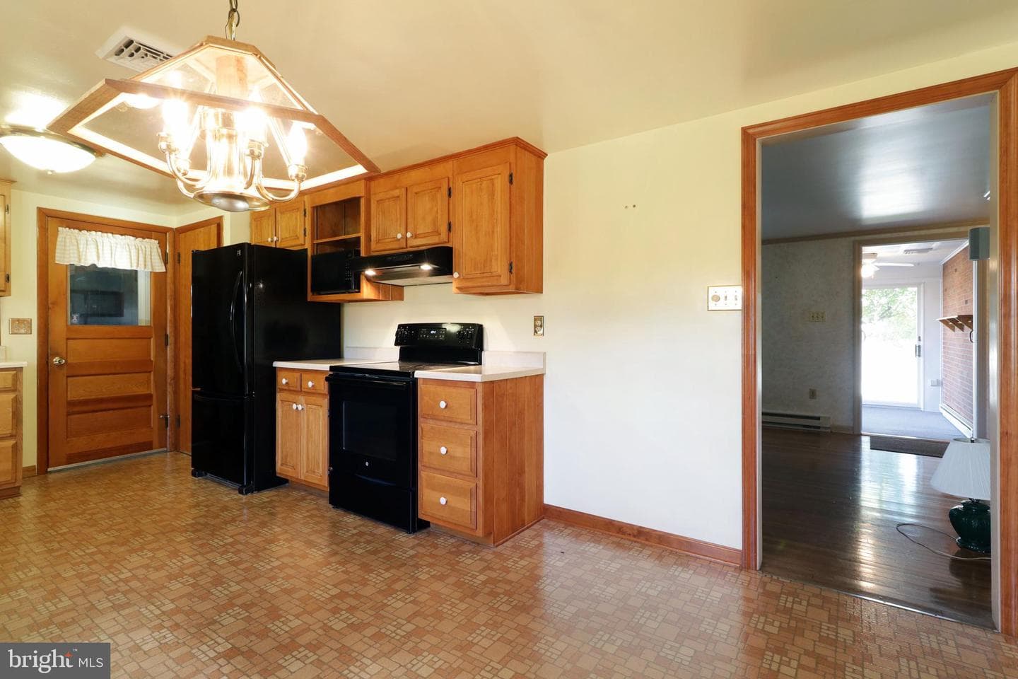 439 Shope Street photo 11