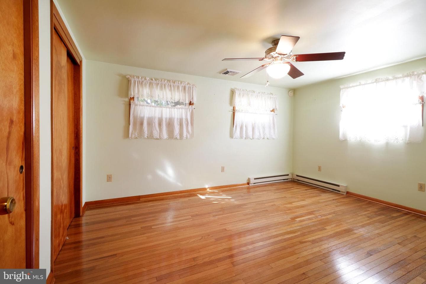 439 Shope Street photo 16