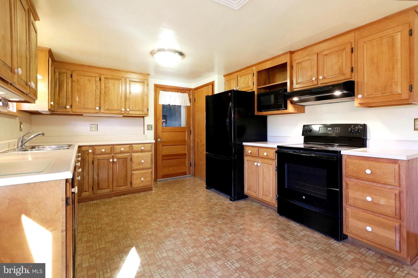 439 Shope Street photo 9