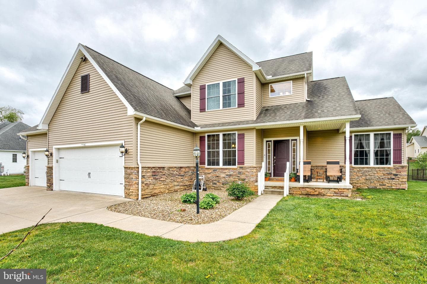 152 Aster Avenue photo 2