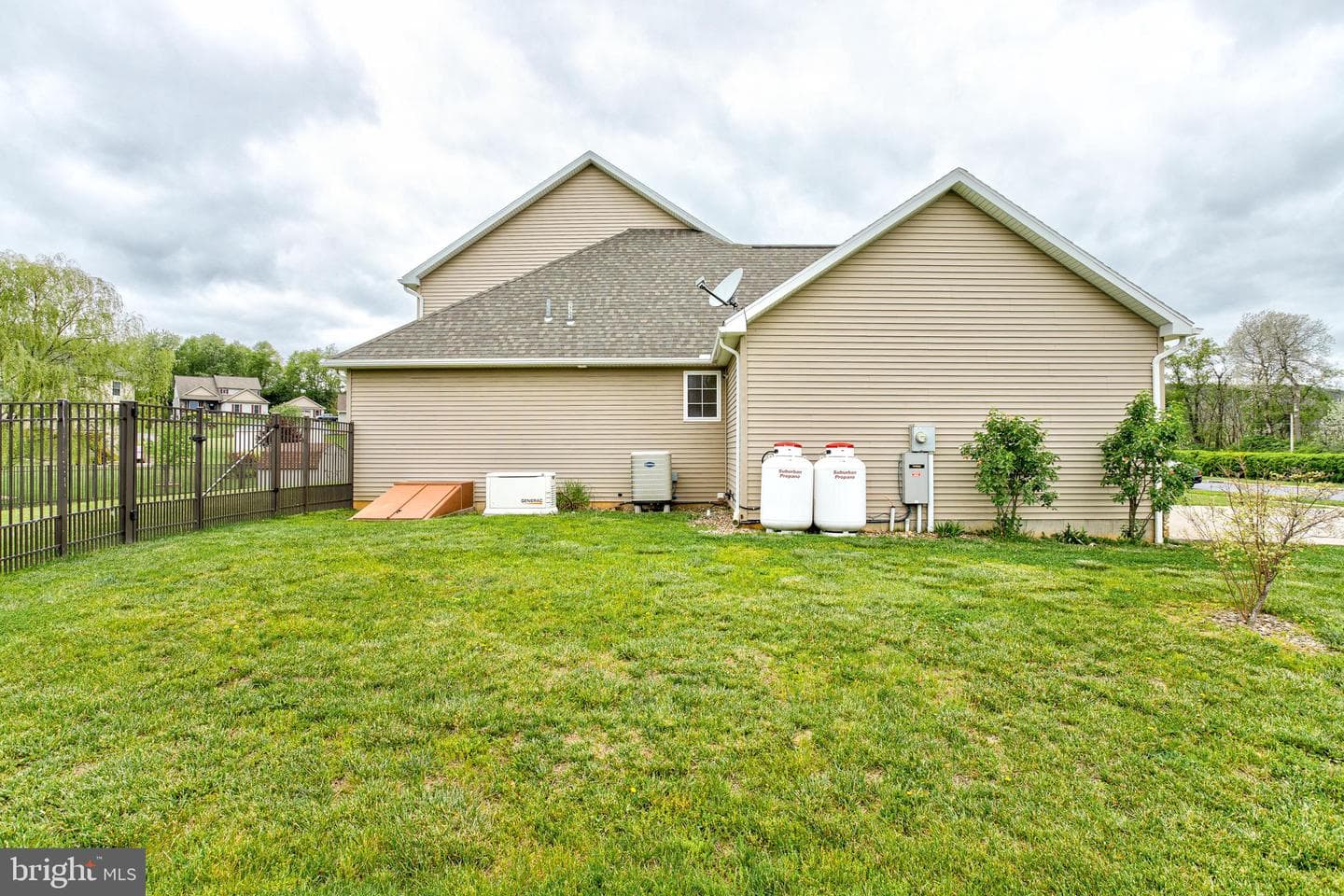 152 Aster Avenue photo 38