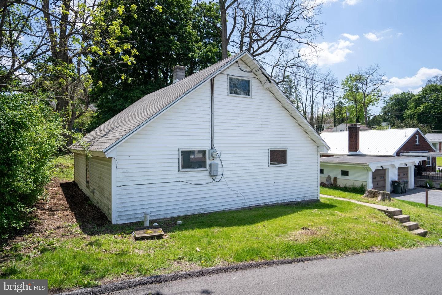 422 E Manchester Lane photo 3