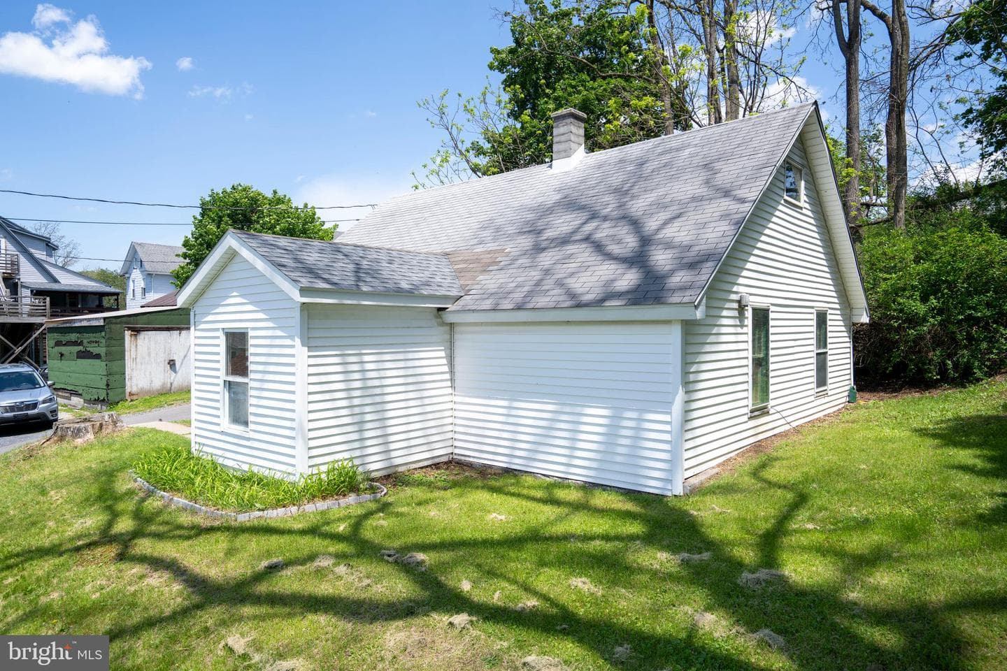 422 E Manchester Lane photo 4