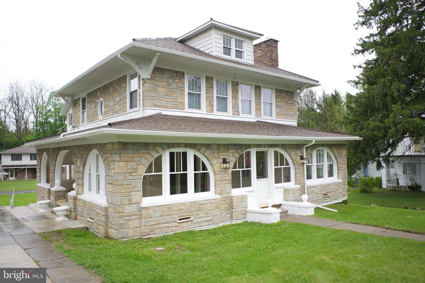 149 E Main St