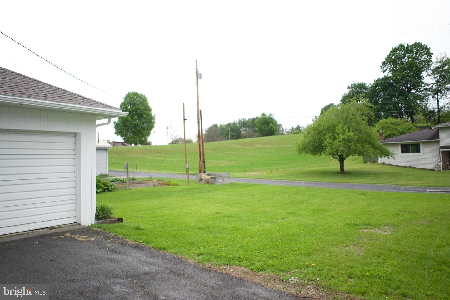 149 E Main St photo 27