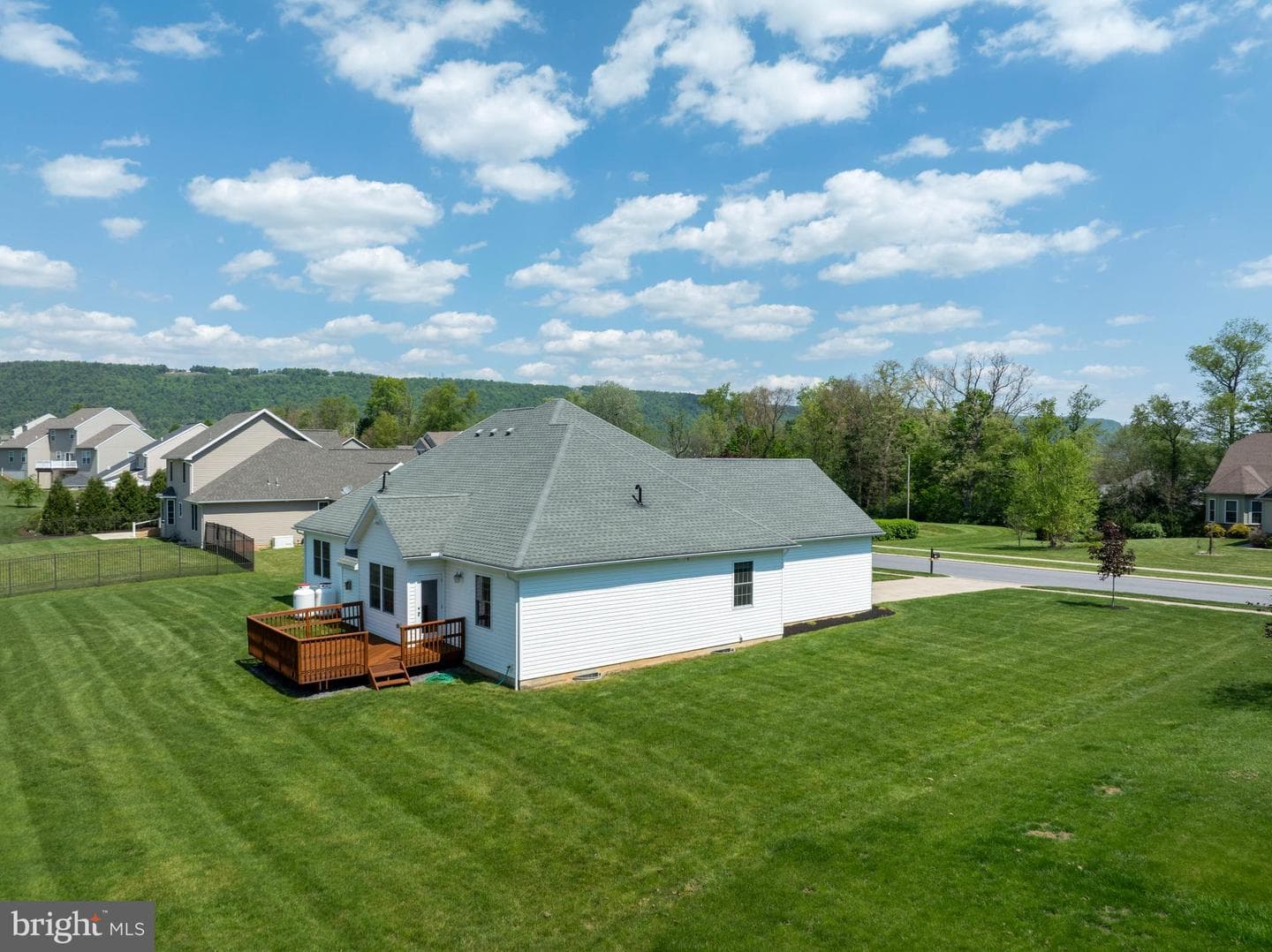 160 Aster Avenue photo 8