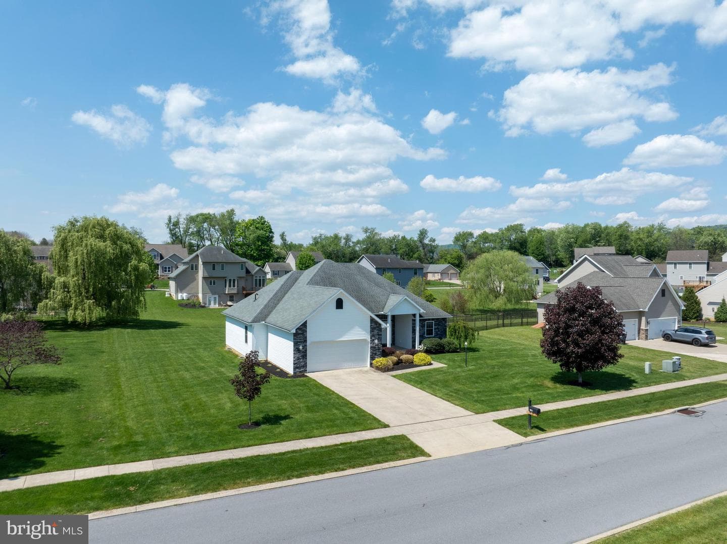160 Aster Avenue photo 9