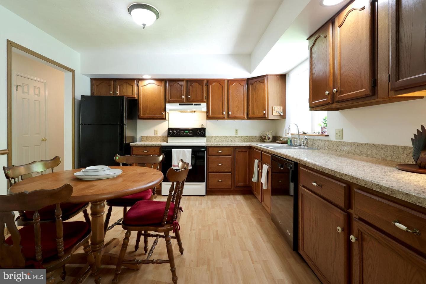 34 Brown Circle photo 20