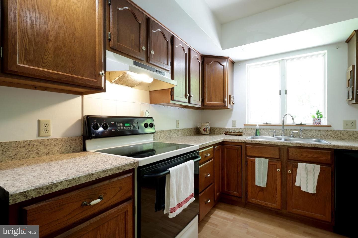 34 Brown Circle photo 22