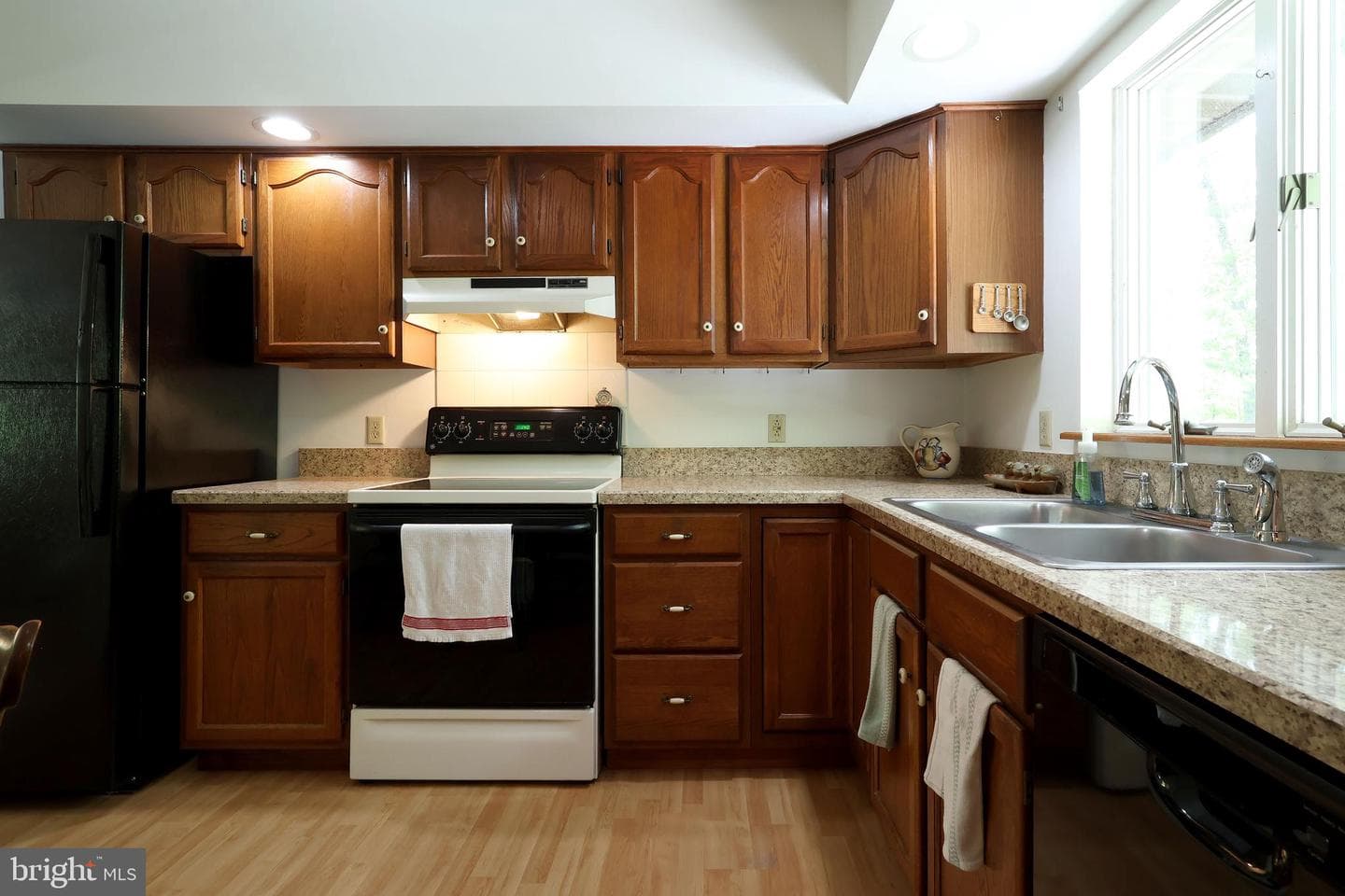 34 Brown Circle photo 24