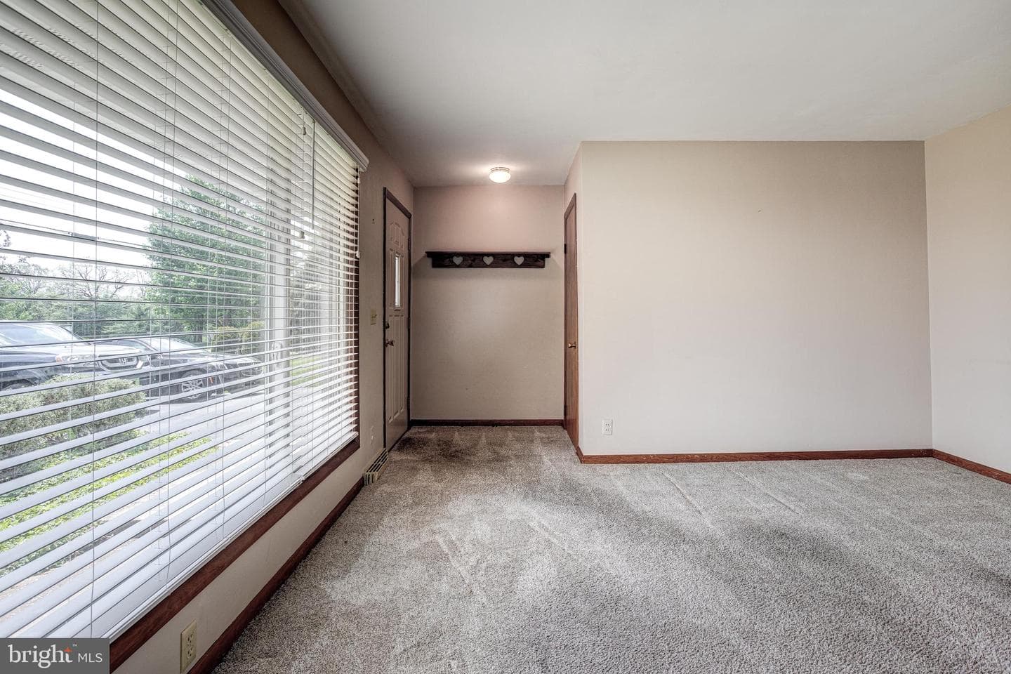 153 W Clearview Avenue photo 4