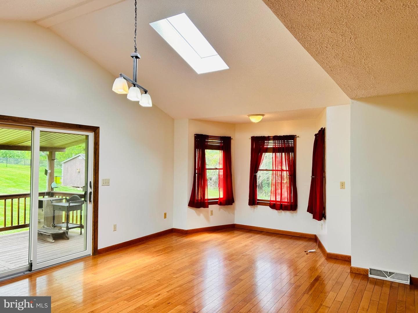 215 Brown Avenue photo 26