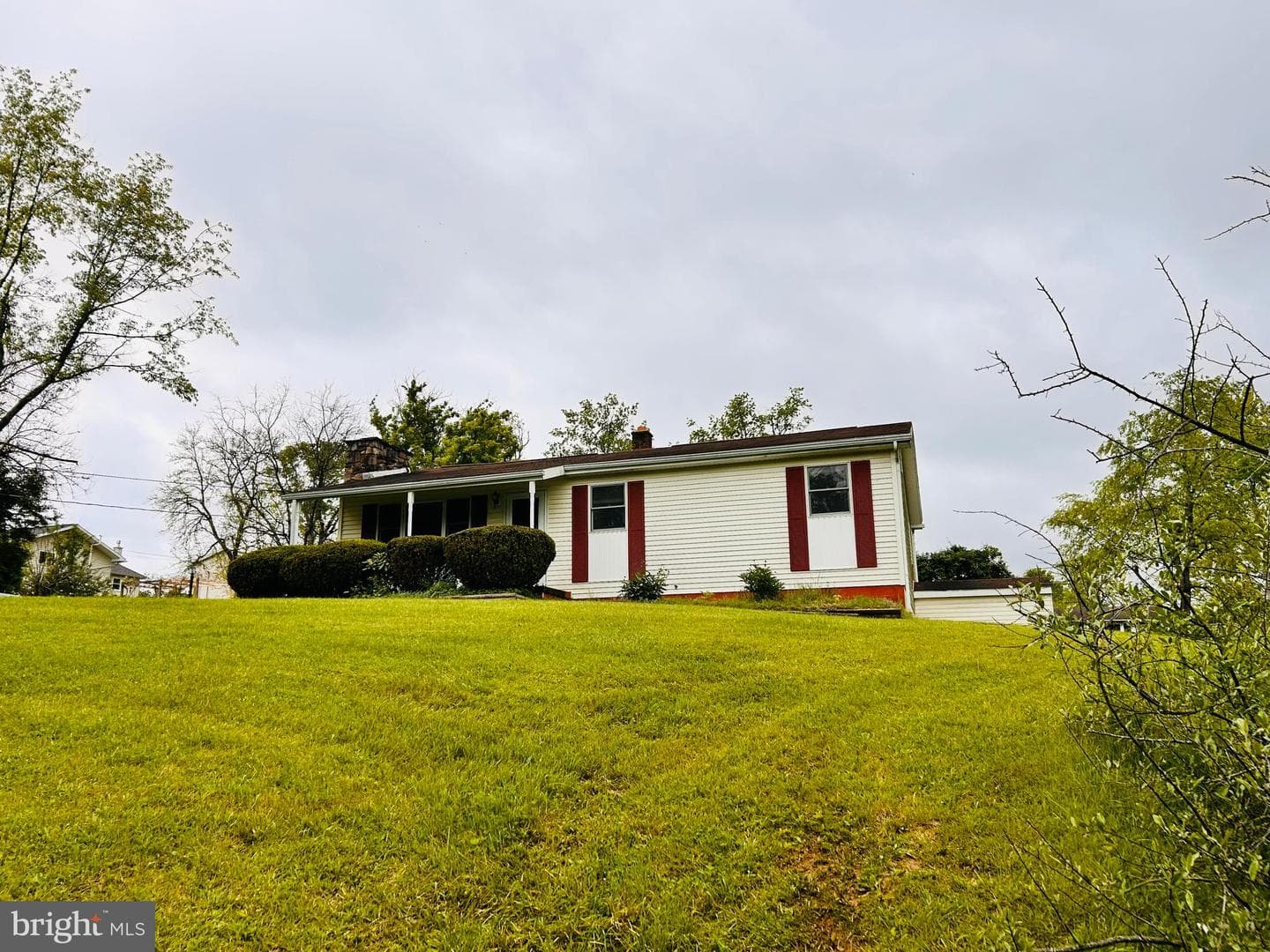215 Brown Avenue photo 3