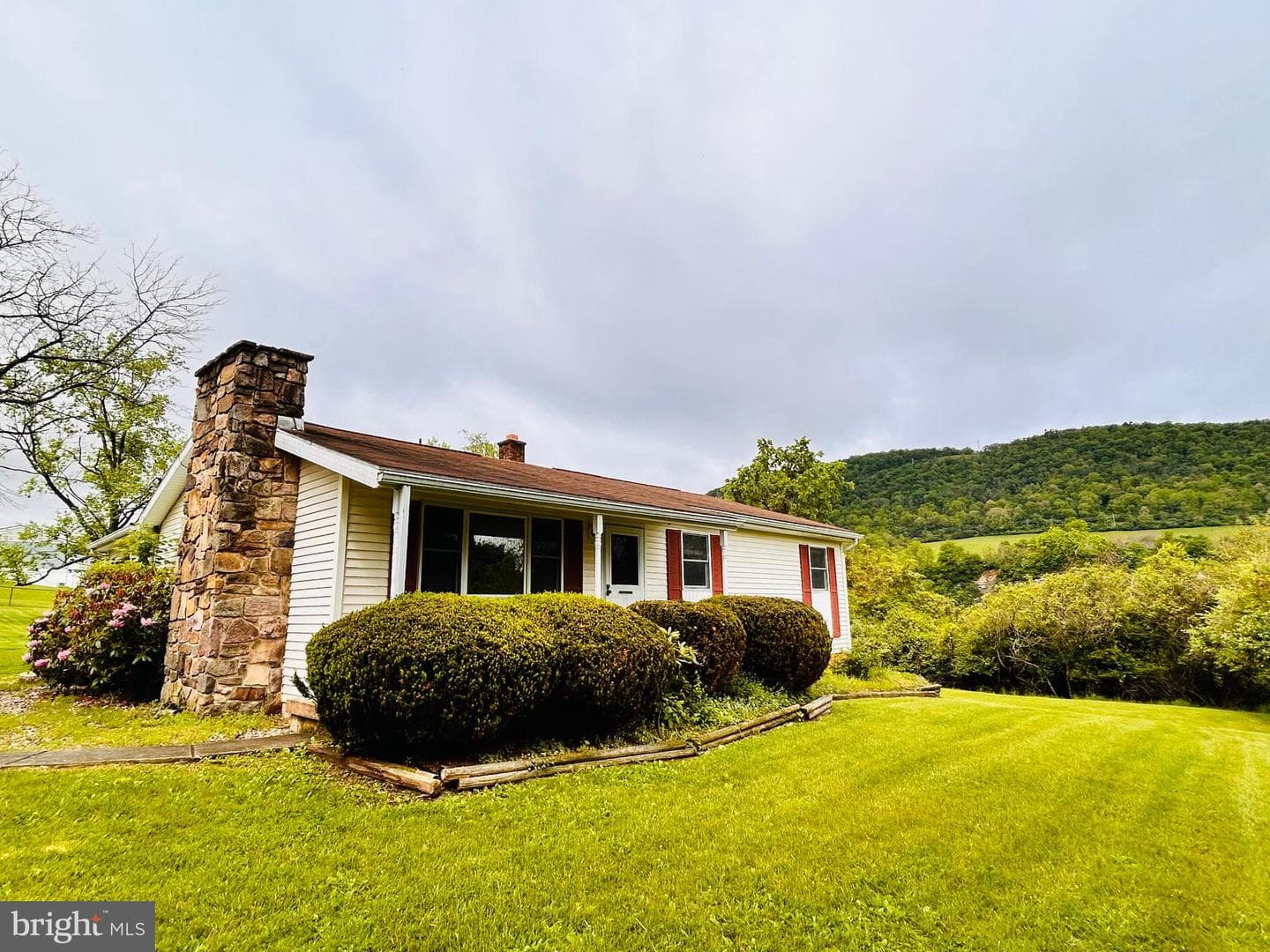 215 Brown Avenue photo 30