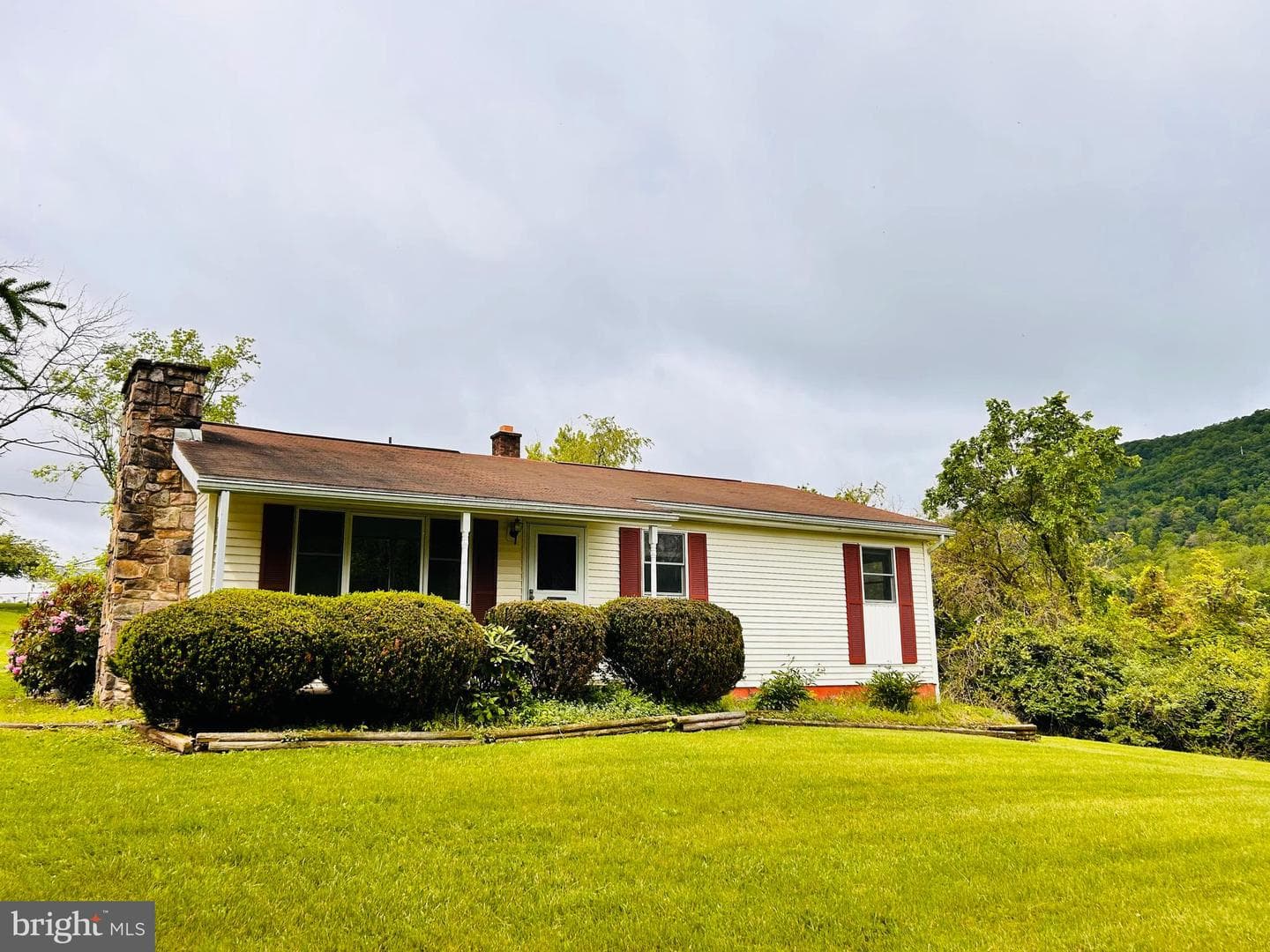 215 Brown Avenue photo 31