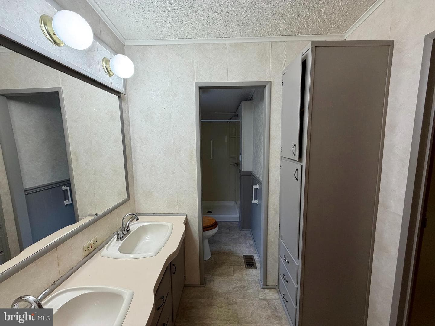 123 Knowles Drive photo 13