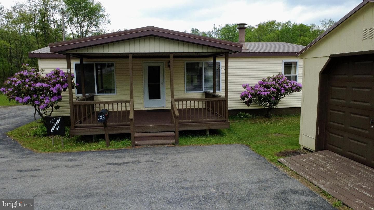 123 Knowles Drive photo 2