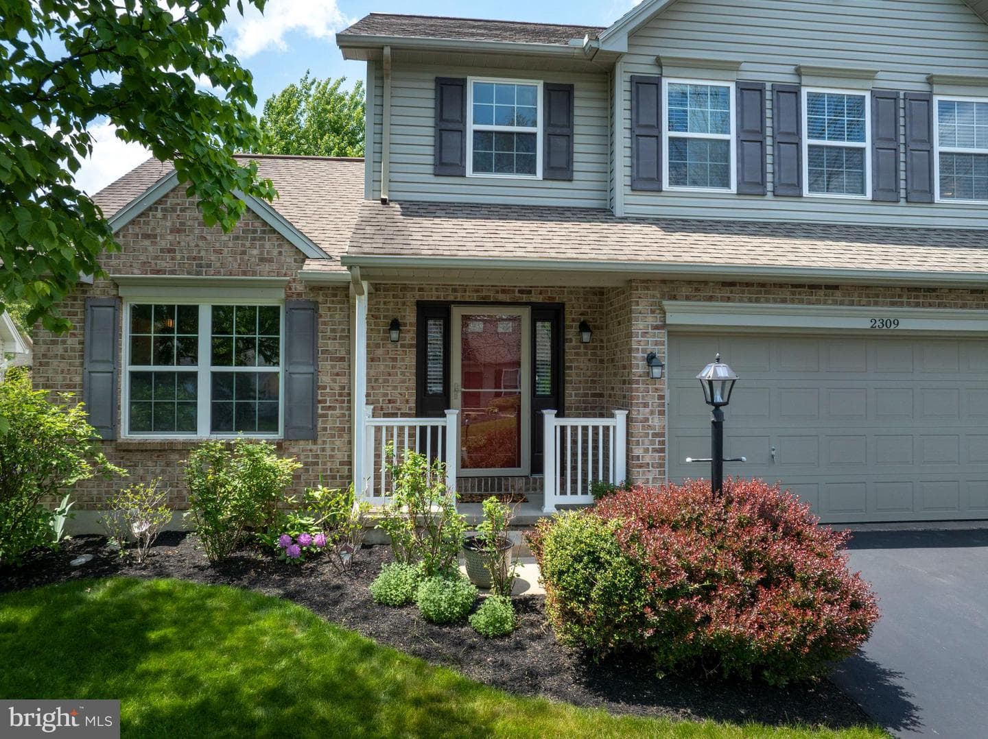 2309 Falconpointe Drive photo 2