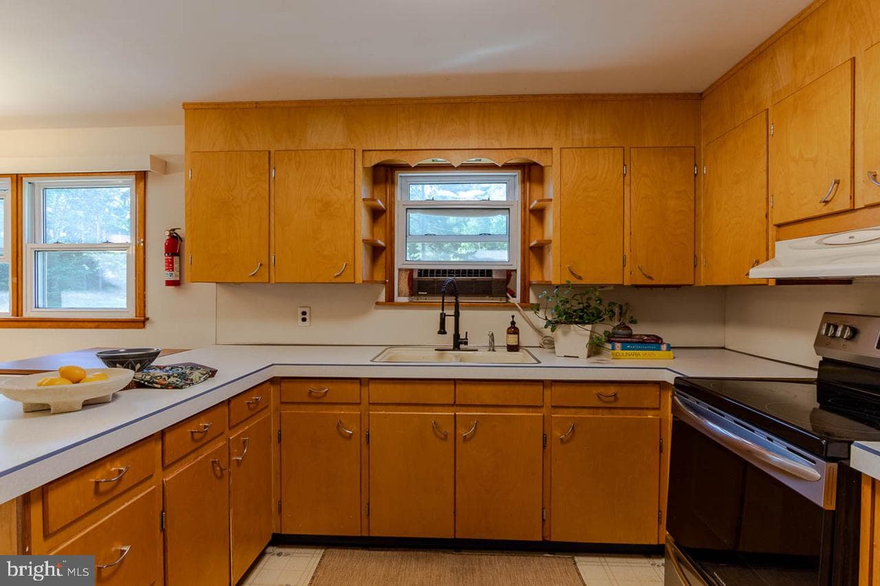 219 Lee Avenue photo 10