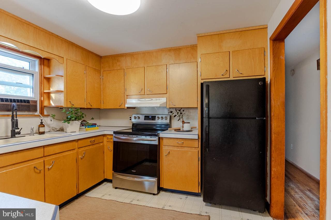 219 Lee Avenue photo 9