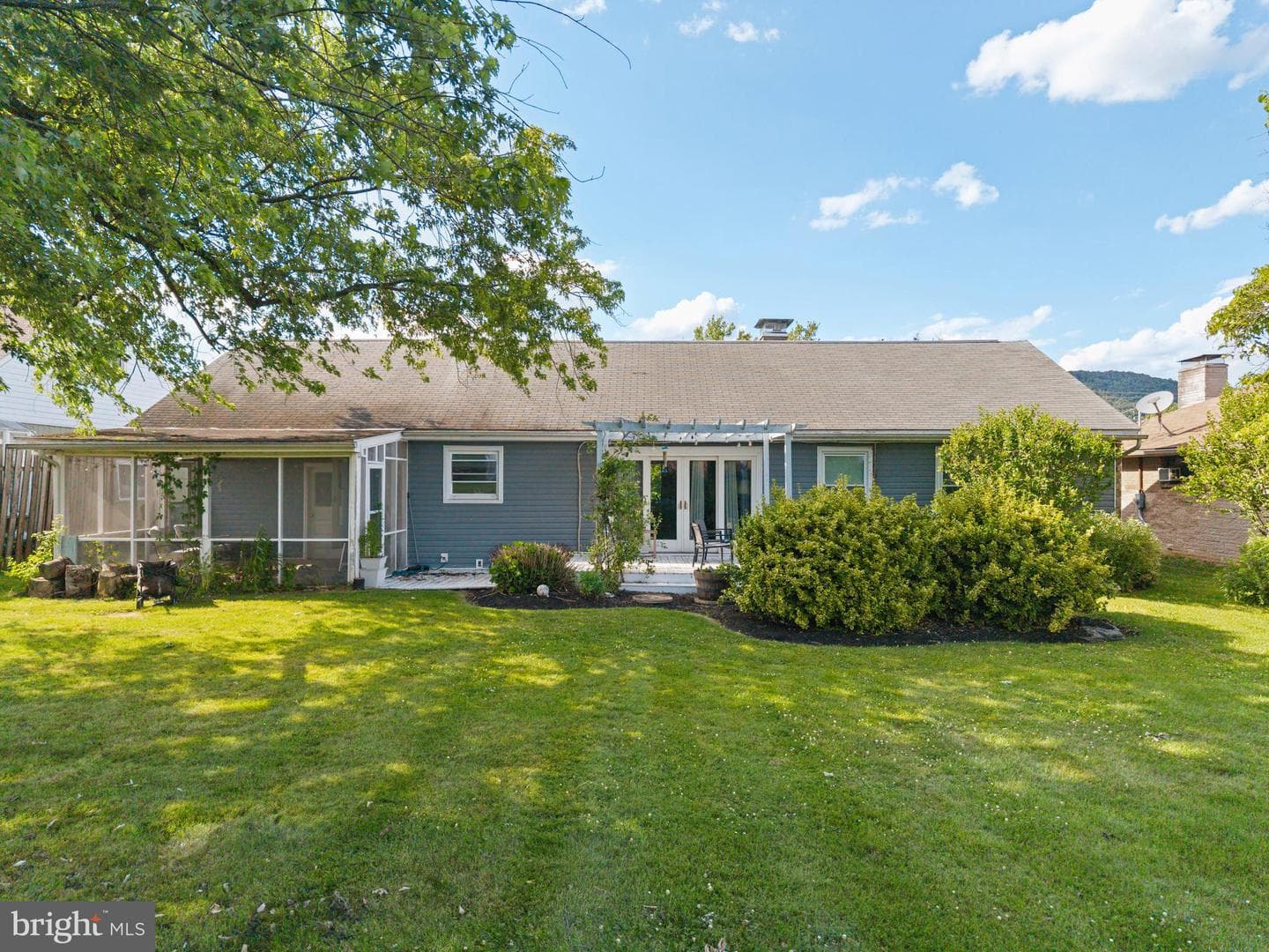 720 E High Street photo 3