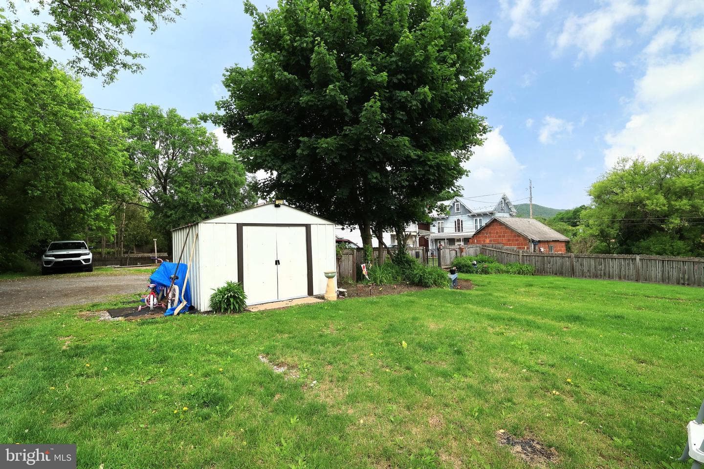 509 Willowbank Street photo 39